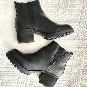 Mia 90s y2k style booties
